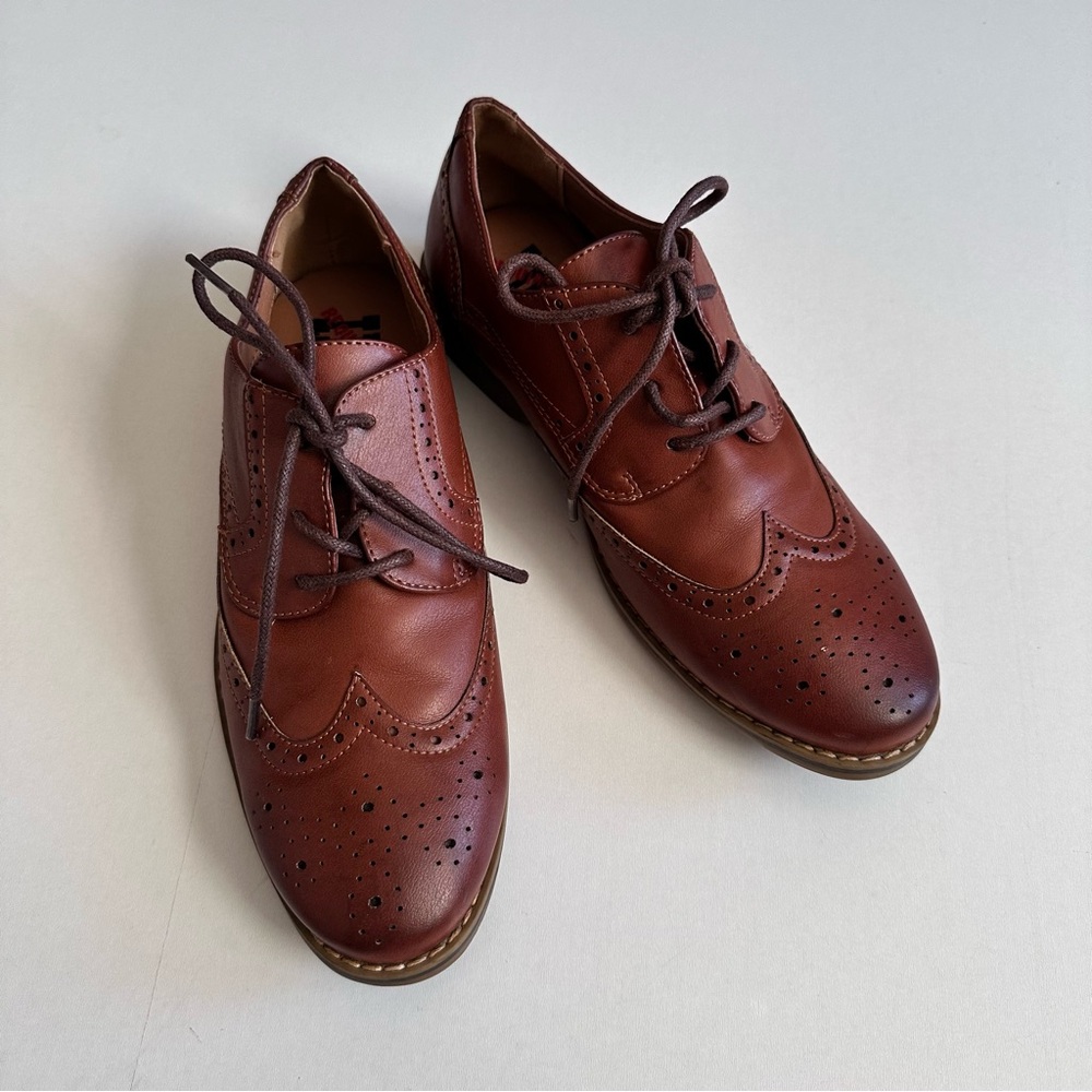 ID Required Oxford Brown Faux Leather Brown Shoes Size 6